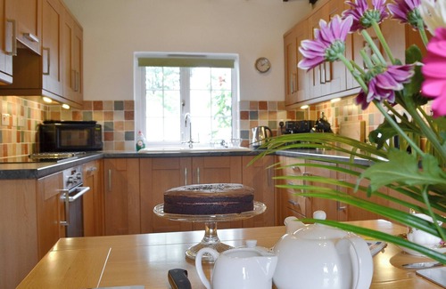 Borth Cottage | 2 bedroom accommodation in Dol-y-Bont, near Borth