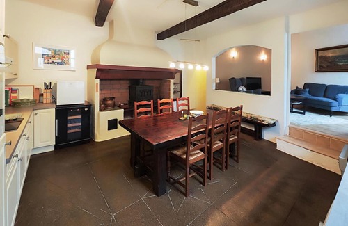 Servian House | 2 bedroom amazing home in Servian