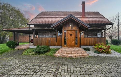 Karlovac House | 2 Bedroom Amazing Home In Zamrsje
