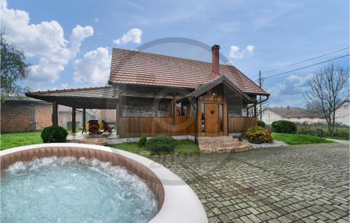 Karlovac House | 2 Bedroom Amazing Home In Zamrsje