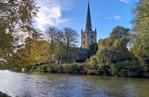 Frampton on Severn Apartment | 2 bedroom apartment in Stratford upon Avon with free onsite parking