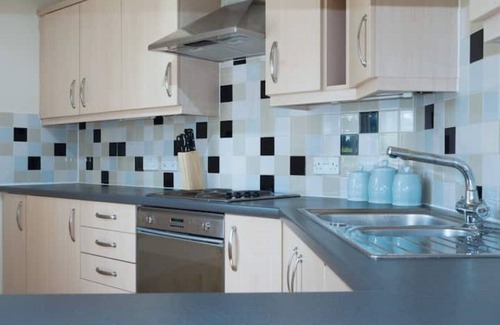 Raunds Apartment | 2 bedroom apartment near Rushden lakes, free parking and internet
