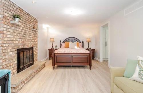 Rathwood Apartment | 2 bedroom apartment-2 free parking -14 min to Pearson airport