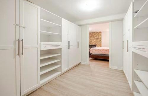 Rathwood Apartment | 2 bedroom apartment-2 free parking -14 min to Pearson airport