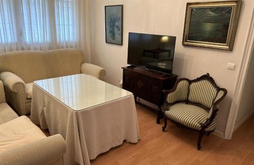 Los Remedios Apartment | 2 Bedroom Apartment by Guadalquivir River