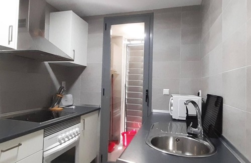 Les Deveses Apartment | 2 bedroom apartment for 5 people with pool and paddle.