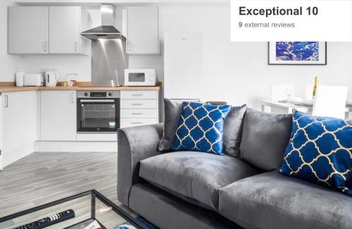 Cradley Heath Apartment | 2 Bedroom Apartment - Free Private Parking - Netflix & Wifi - Top Rated - 52C