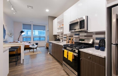 East Cambridge Apartment | 2-bedroom apartment in lovely Cambridge with WiFi, AC, fitness room free park