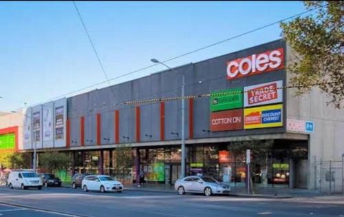 Melbourne Central Business District Apartment | 2-Bedroom Apartment in Melbourne CBD with Balcony, Pool & Gym Access