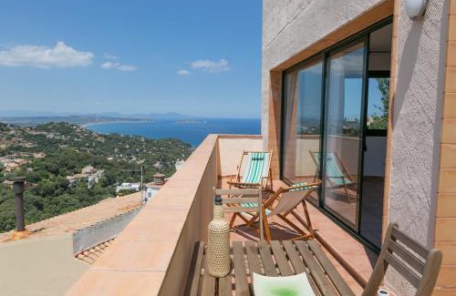 Begur Apartment | 2 bedroom apartment in Begur center. Sea views, terrace and pool (Ref:H09)
