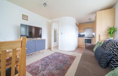 Headington Apartment | 2-bedroom apartment in Headington with free parking, walking distance to Oxford Hospitals & Brookes Uni