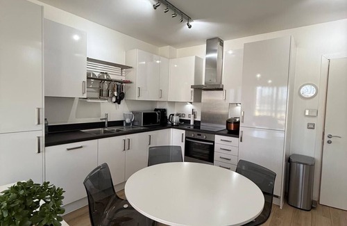 Haselbury Apartment | 2-bedroom apartment near Canning Town Station E16 1GW London
