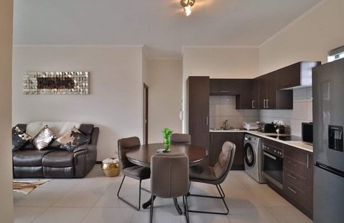 Greater Johannesburg Metropolitan Area Apartment | 2 Bedroom Apartment in Jackal Creek