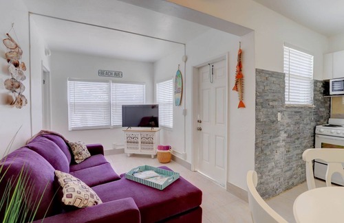 Ocean Ridge Apartment | 2 bedroom Beach House with a large pool 600 ft from the beach