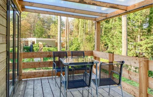 Knikkerdorp House | 2 Bedroom Beautiful Home In Well