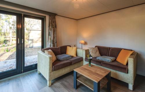 Knikkerdorp House | 2 Bedroom Beautiful Home In Well