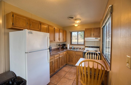 Yankton Cabin | 2 Bedroom Cabin- Lewis and Clark Resort