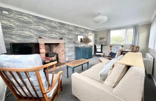 Grimsby House | 2 bedroom chalet bungalow on Humberston Fitties.