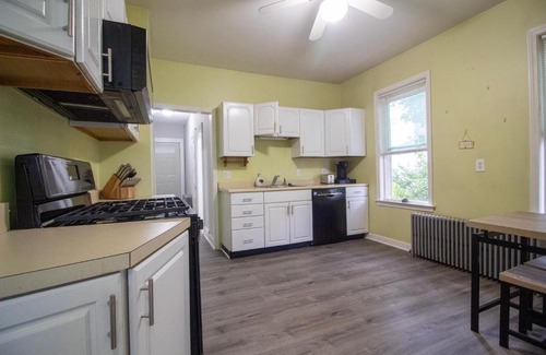 Brighton Apartment | 2 bedroom condo close to Boston and Cambridge with free parkings