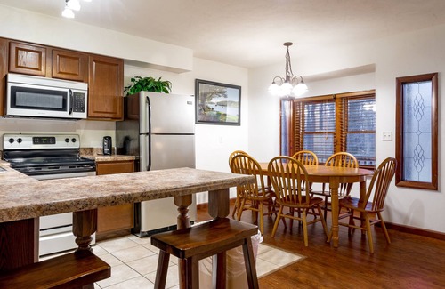 DuBois Condo | 2 Bedroom Condo in Lakeside Resort Community (1 King & 2 Queen Beds)