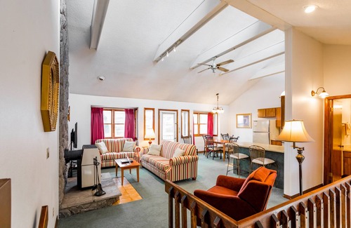 DuBois Condo | 2 Bedroom Condo in Lakeside Resort Community (1 Queen & 2 Twin Beds)