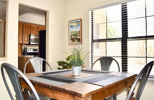 Tucson Condo | 2-Bedroom Condo in the Foothills, La Encantada, Galleries and Restaurants!