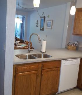 Rehoboth Beach Apartment | 2 Bedroom Condo in Rehoboth Beach w/New Bed