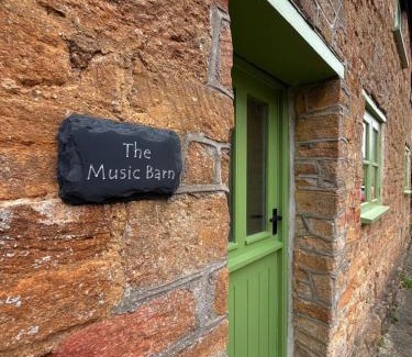Norton Sub Hamdon Apartment | 2 Bedroom Cottage in Bower Hinton - The Music Barn!