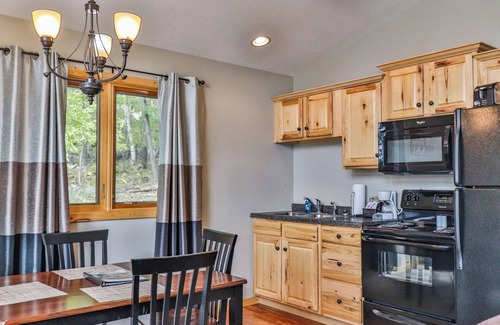 Lake Shore Resort | 2 Bedroom Cottage located at the Lost Lake Lodge Resort