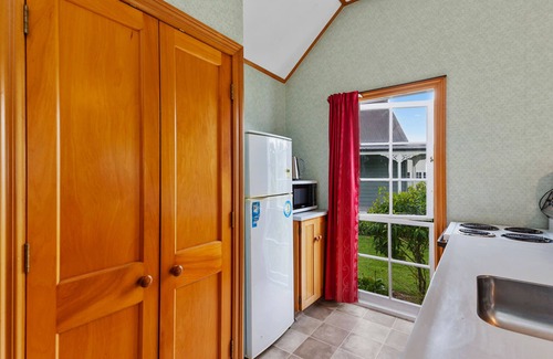 Rangatira Park House | 2 Bedroom Cottage near Huka Falls