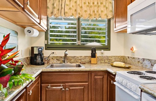 Waimanalo Cottage | 2 Bedroom Cottage With Hot Tub