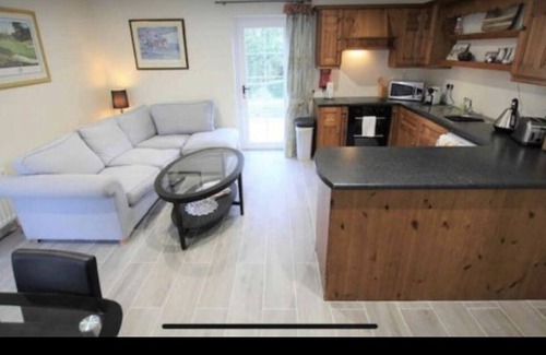 Lisnagunogue Cabin | 2 Bedroom Country Cottage