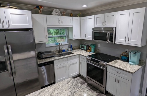 Valencia Lakes House | 2 Bedroom Family Guest House w Heated Saltwater Pool
