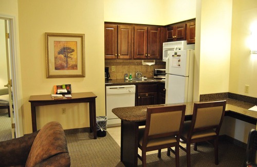 Okemos Condo | 2 Bedroom | Free Breakfast Buffet.