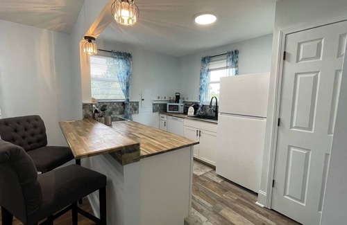 Columbia Apartment | 2 Bedroom Historic Apartment Near Downtown Columbia, Walkable, Parkside Living