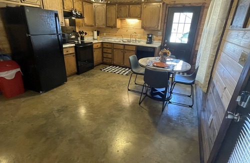 Batesville House | 2 Bedroom house close to Sardis Lake. 1 1/2 miles from I55 North Batesville exit