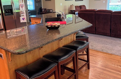 Salem House | 2-bedroom house in great neighborhood. 0.7 miles from Triathlon starting line