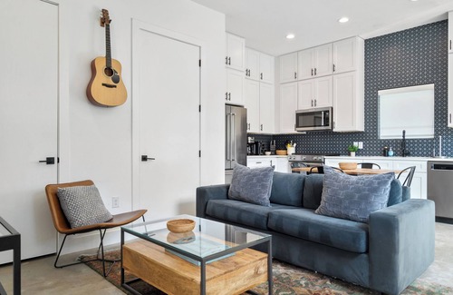 Rosewood House | 2-bedroom house in pleasant Austin with fitness room, AC, WiFi close to DT