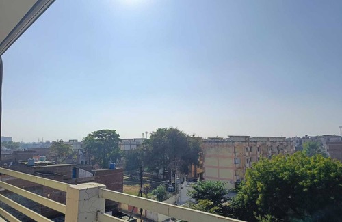 Naini House | 2-bedroom house only 3 km from Arail Ghat in charming Prayagraj with WiFi, AC