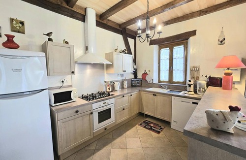 Mazeyrolles Cottage | 2-Bedroom House with Garden, Pet-Friendly, Parking, WiFi in Mazeyrolles