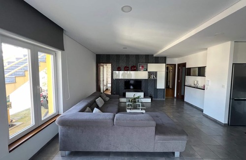 Santa Maria da Feira House | 2 bedroom house with modern furniture1 suite with toillet, terrace/25 km Porto