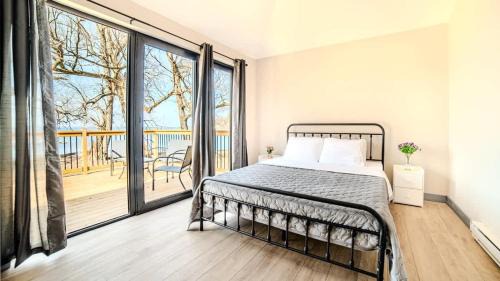 Harwood House | 2-bedroom Lake Front Cottage in Harwood ON #1