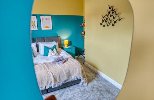 Southsea House | 2-Bedroom Modern, Stunning & Stylish Contractor House, Sleeps 4, Prime Portsmouth Location with Free Parking Permit - by Blue Puffin Stays