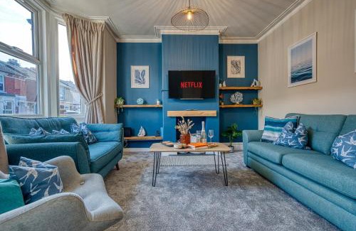 Southsea House | 2-Bedroom Modern, Stunning & Stylish Contractor House, Sleeps 4, Prime Portsmouth Location with Free Parking Permit - by Blue Puffin Stays