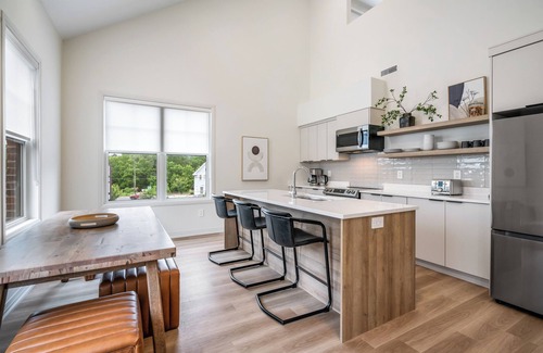 St. Davids Apartment | 2 Bedroom New Stylish Apt for up to 6 ppl in Niagara-on-the-Lake