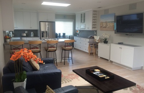 Old Towne House | 2 Bedroom Seal Beach Getaway 30 Day Min Stay 1 1/2 Blocks To The Beach