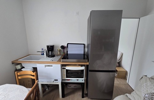 Curzon Apartment | 2-bedroom self-contained apartment sleeps 4 to 6, 20min from beach