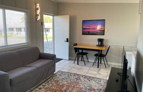 Lake City Apartment | 2 Bedroom Suite with kitchen