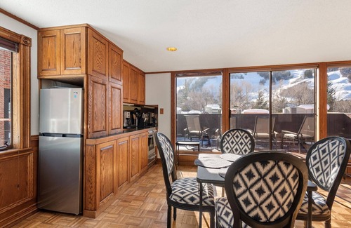 Downtown Condo | 2-Bedroom Top Floor View Condo in Downtown Aspen