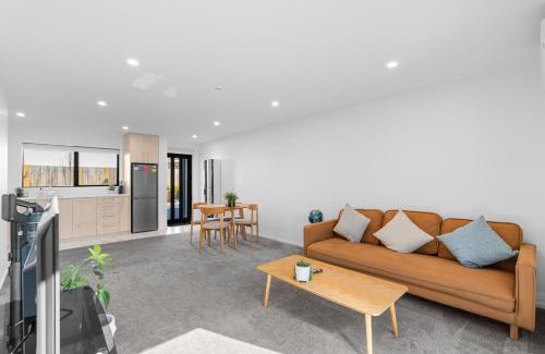 Saint Albans Apartment | 2 bedroom Townhouse in Merivale with free Carpark